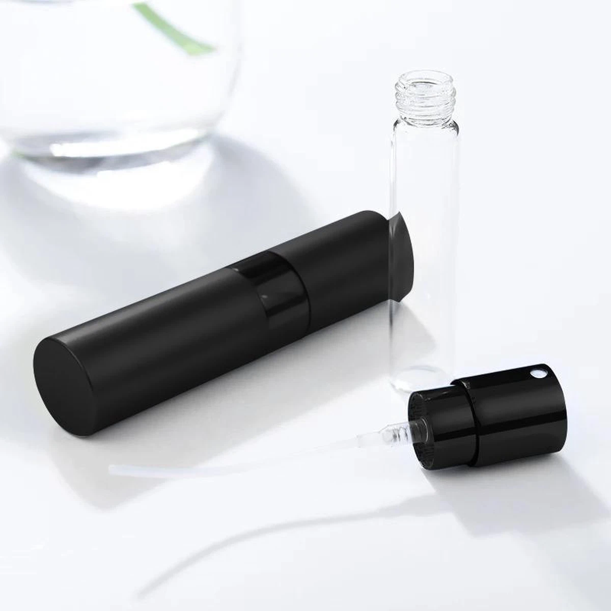 Scenty - Parfum Verstuiver Navulbaar - Mini Parfum Flesje - Reisflesje - Zwart 6 Scenty - Parfum Verstuiver Navulbaar - Mini Parfum Flesje - Reisflesje - Zwart - Afbeelding 6