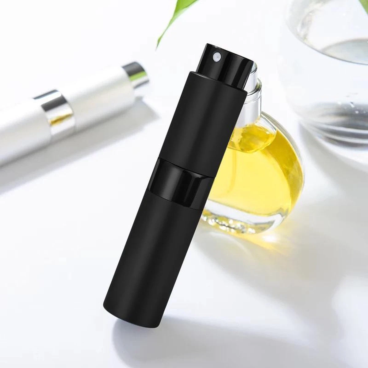 Scenty - Parfum Verstuiver Navulbaar - Mini Parfum Flesje - Reisflesje - Zwart 7 Scenty - Parfum Verstuiver Navulbaar - Mini Parfum Flesje - Reisflesje - Zwart - Afbeelding 7