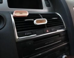 Eco Autoparfum ZWART - 2 Stuks!! - Luxe Auto Luchtverfrisser - Voor Luchtrooster - Autogeur -AutoVerfrisser - Trendy Design - VentilatieroosterMonteerbaar - Herbruikbaar - AutoLuchtje - Geurverfrisser - Eco Friendly - Biologisch Afbreekbaar -Parfum Speciaal Winkel 1200x948 5